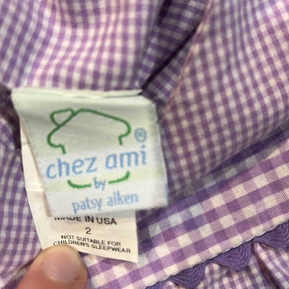 One piece romper with snap button closure on bottom - Picture 3 of 5